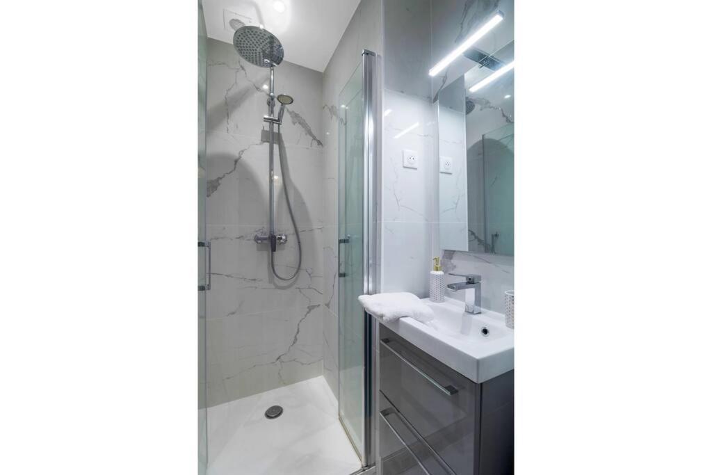 Apartment 1 Bedroom#haussmann#amazing View#effeiltower#ac *